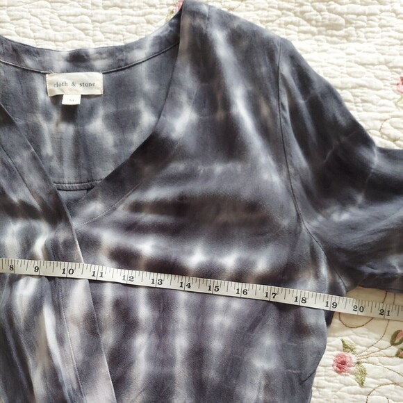 Cloth and Stone Anthropologie Gray Tie Dye Print Drawstring Tie Romper Size M - Picture 9 of 11